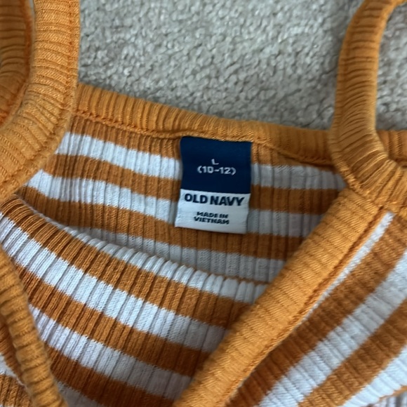 Old navy Childrens tanks - Picture 2 of 3